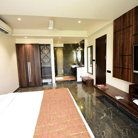 Sentosa Resorts & Water Park Chinchvad ภายนอก รูปภาพ