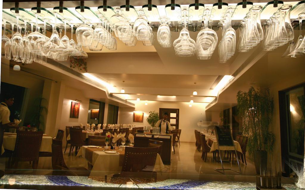 Sentosa Resorts & Water Park Chinchvad ภายนอก รูปภาพ