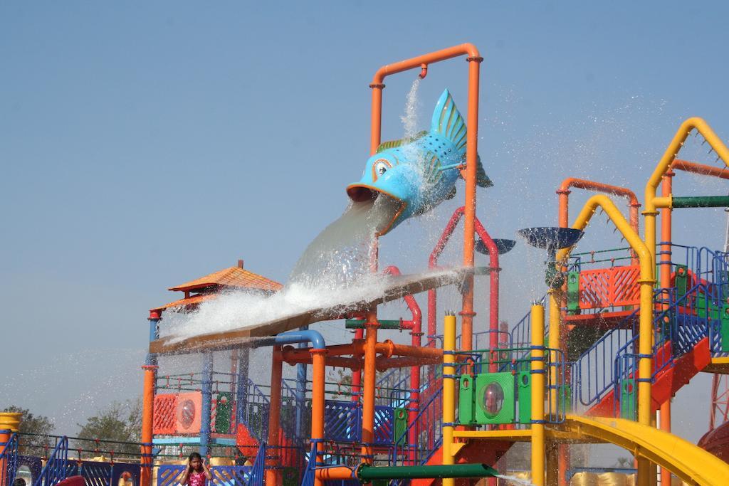 Sentosa Resorts & Water Park Chinchvad ภายนอก รูปภาพ