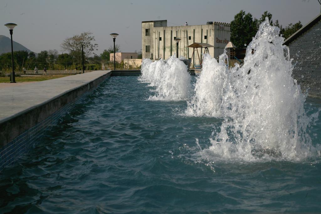 Sentosa Resorts & Water Park Chinchvad ภายนอก รูปภาพ