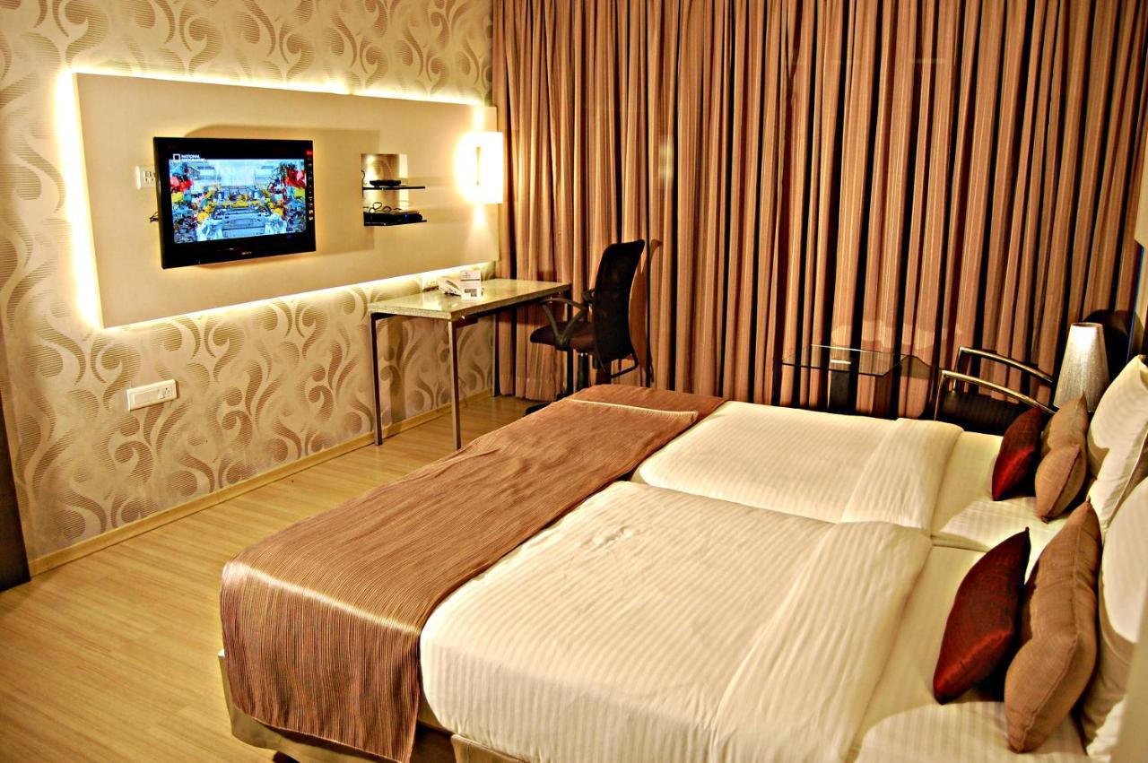 Sentosa Resorts & Water Park Chinchvad ภายนอก รูปภาพ