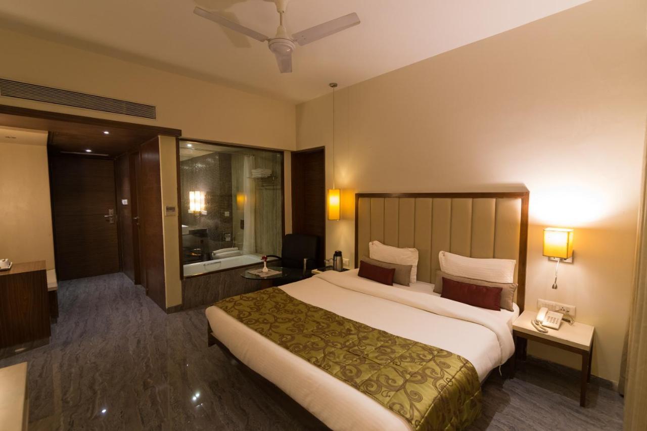 Sentosa Resorts & Water Park Chinchvad ภายนอก รูปภาพ